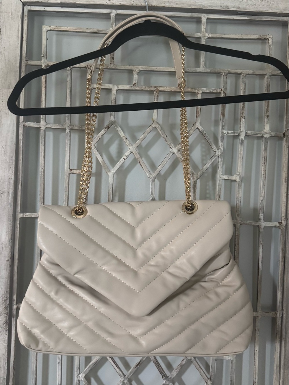 Quilted Cream Shoulder Bag with Gold Chain